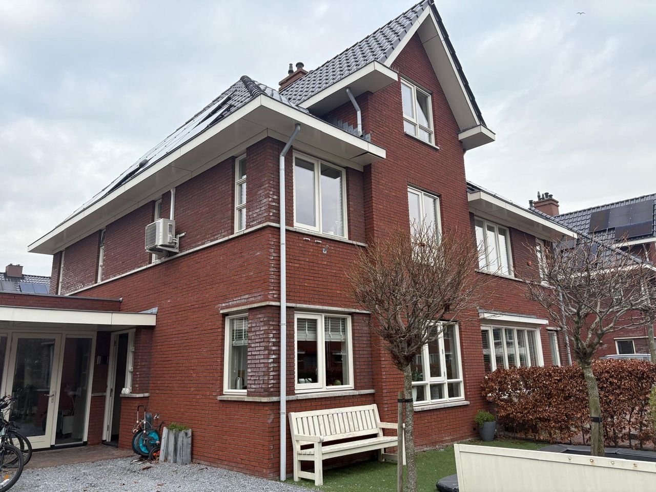 Spacious semi-detached house in Waterwijk - Image 1