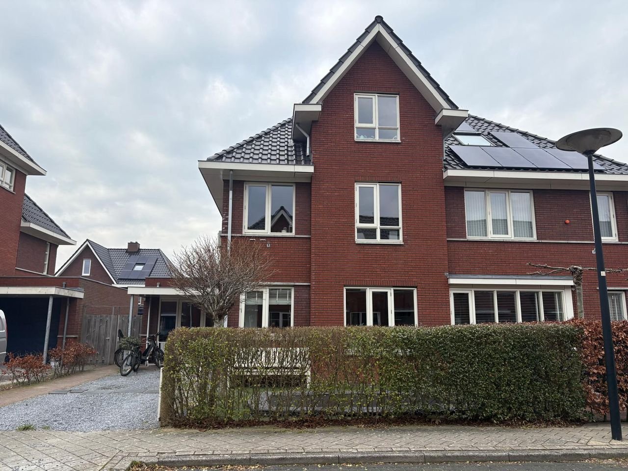 Spacious semi-detached house in Waterwijk - Image 2