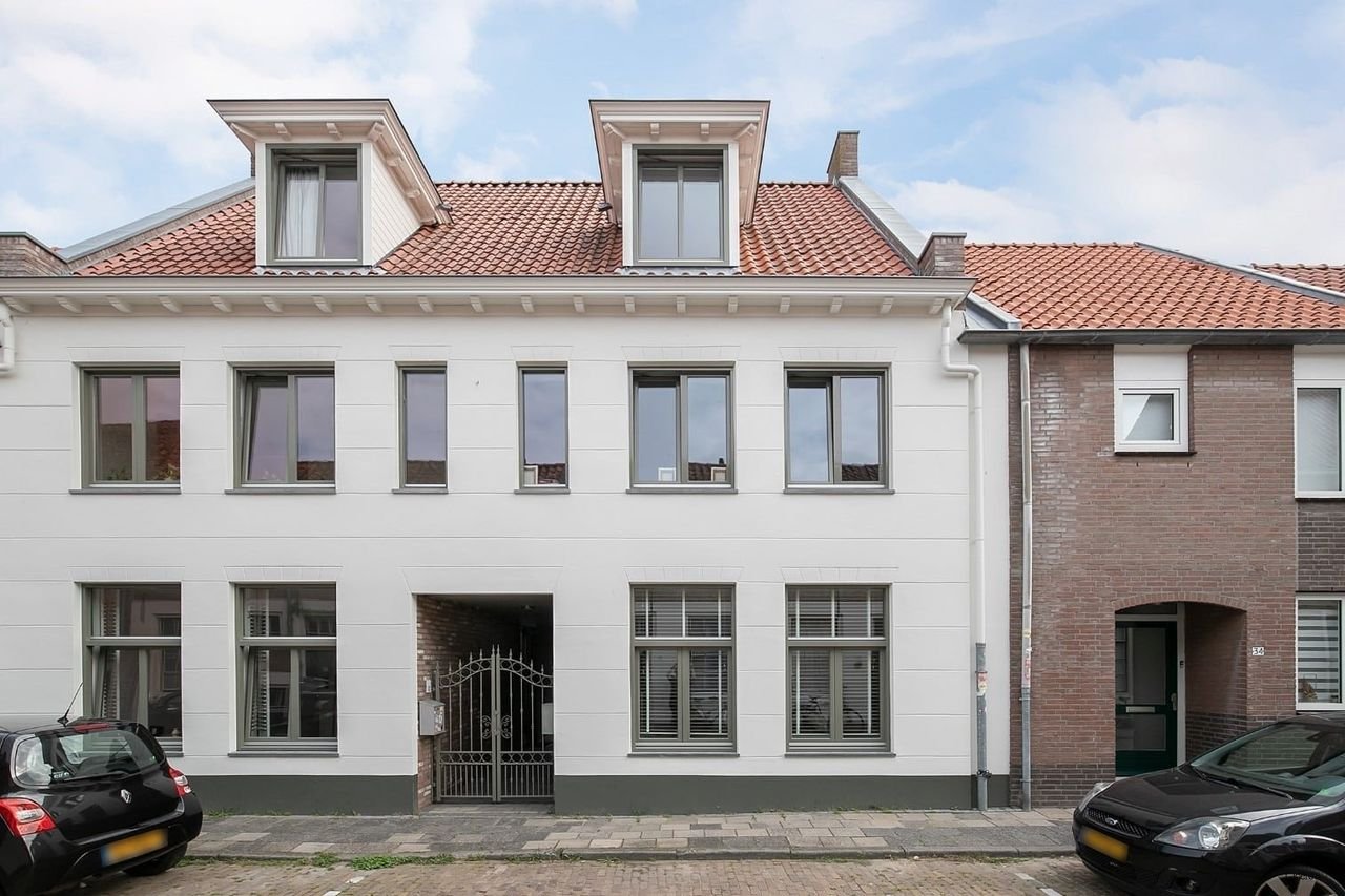 Spacious family home in the Havenkwartier - Image 1