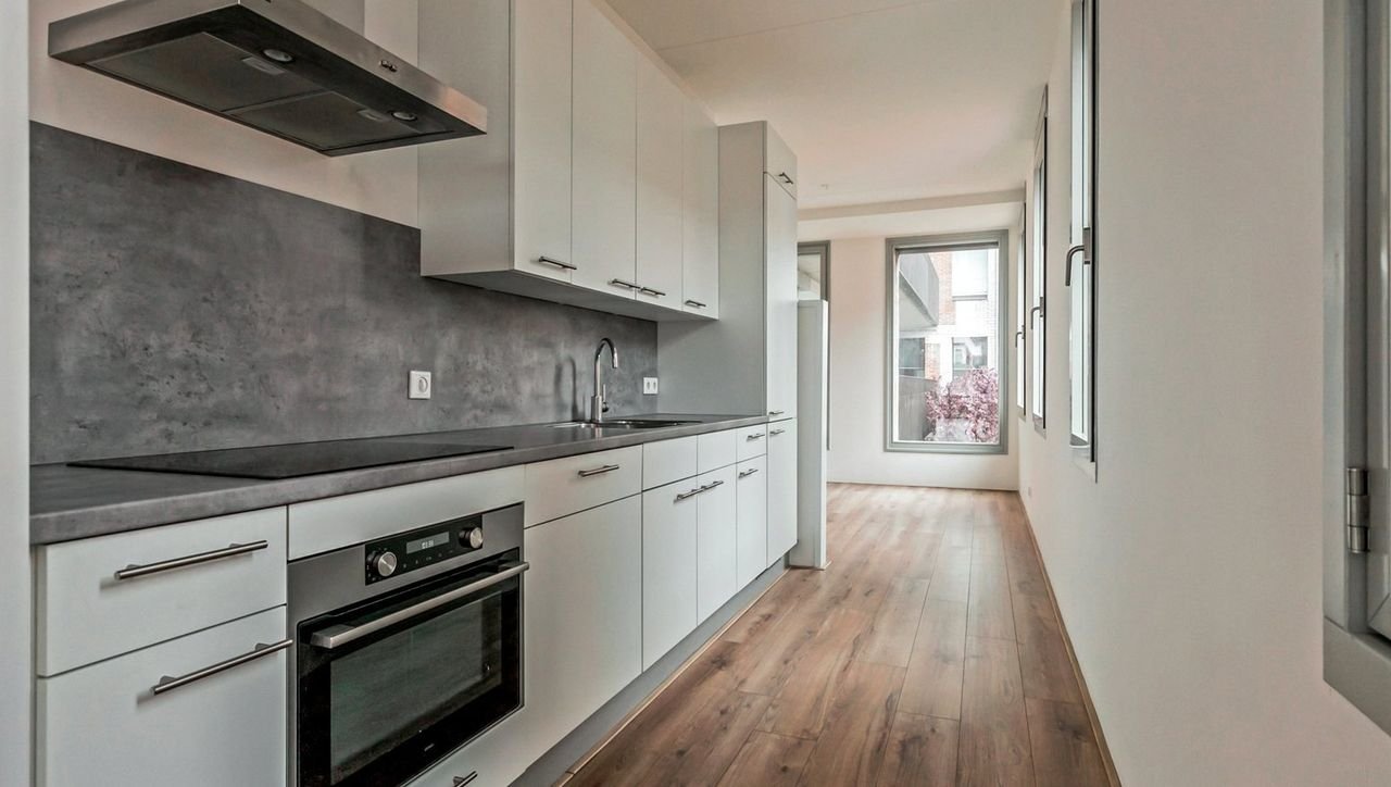 Spacious apartment next to Breda station - Image 1