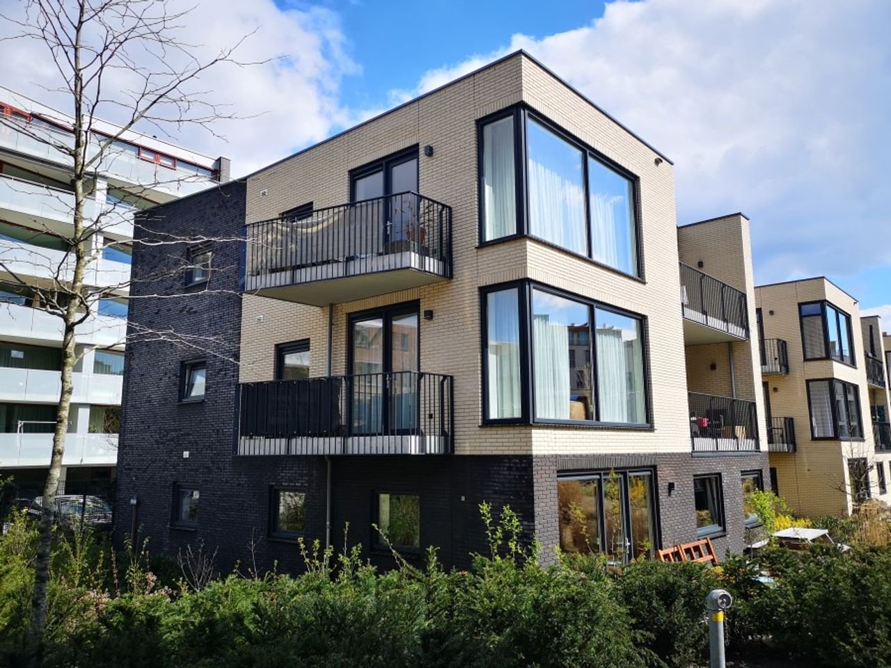 Modern appartement met balkon en parkeerplek - Afbeelding 1