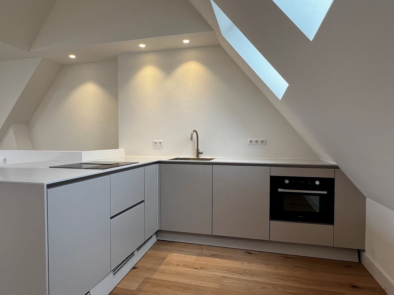 Licht bovenhuis met dakterras in Watergraafsmeer - Afbeelding 3