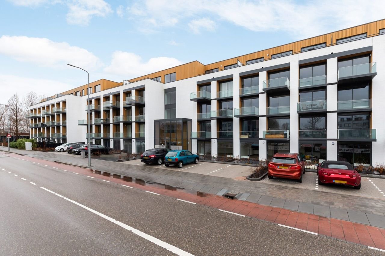 Licht appartement met balkon in Weesp - Afbeelding 1