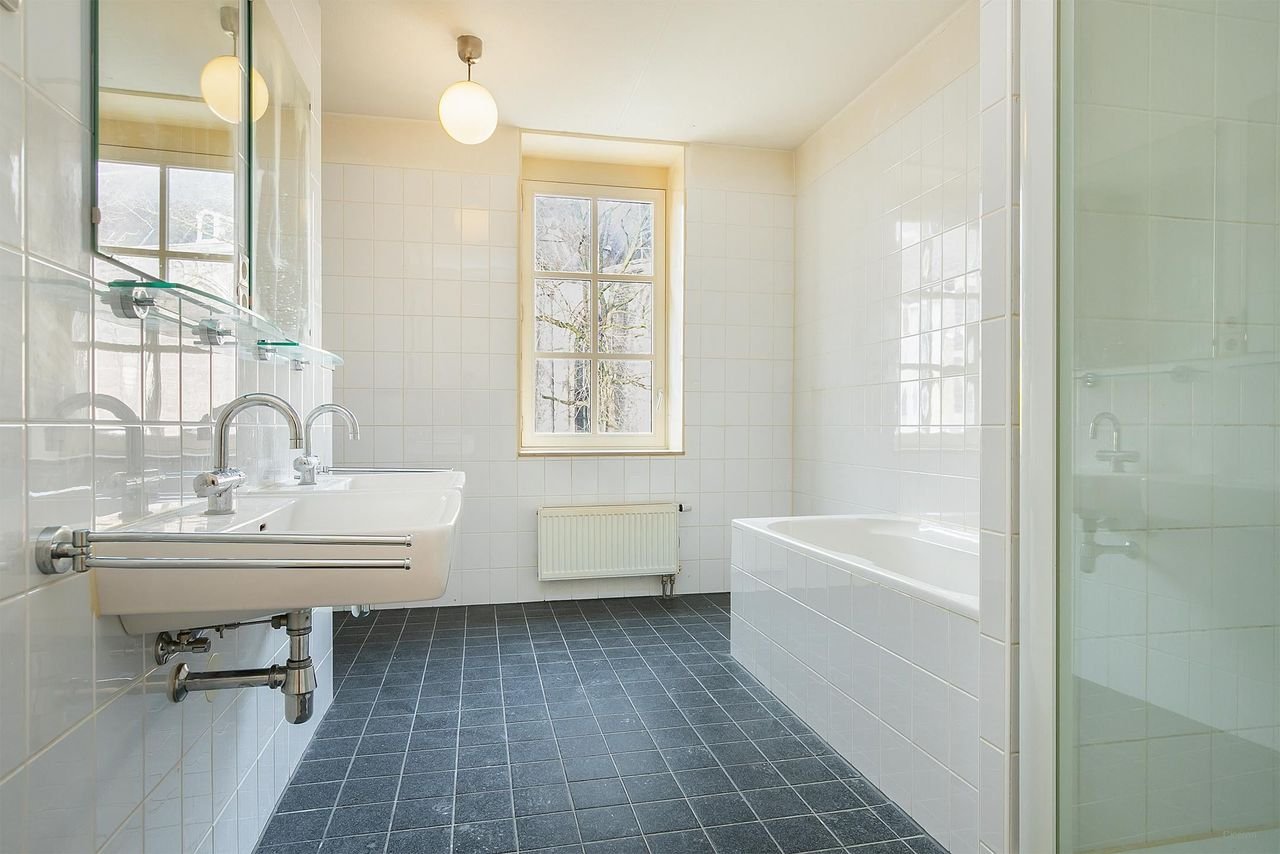 Spacious 4-room apartment in the heart of Bergen op Zoom - Image 15