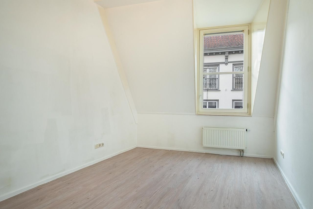 Spacious 4-room apartment in the heart of Bergen op Zoom - Image 10