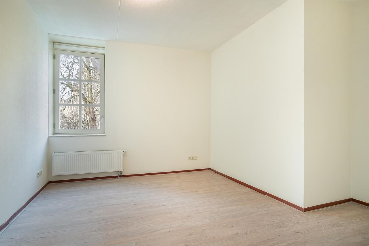 Spacious 4-room apartment in the heart of Bergen op Zoom - Image 12