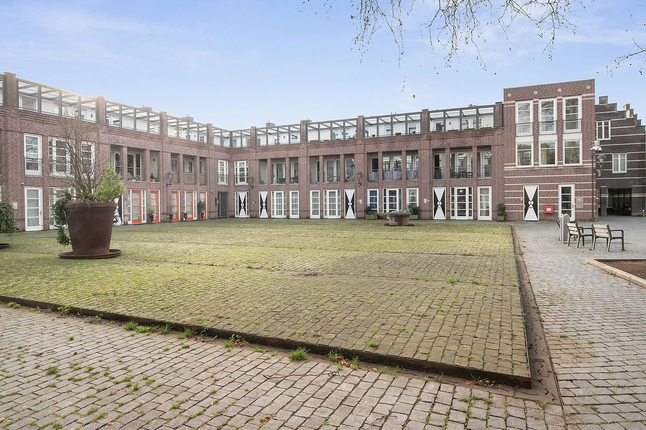 Spacious 4-room apartment in the heart of Bergen op Zoom - Image 20