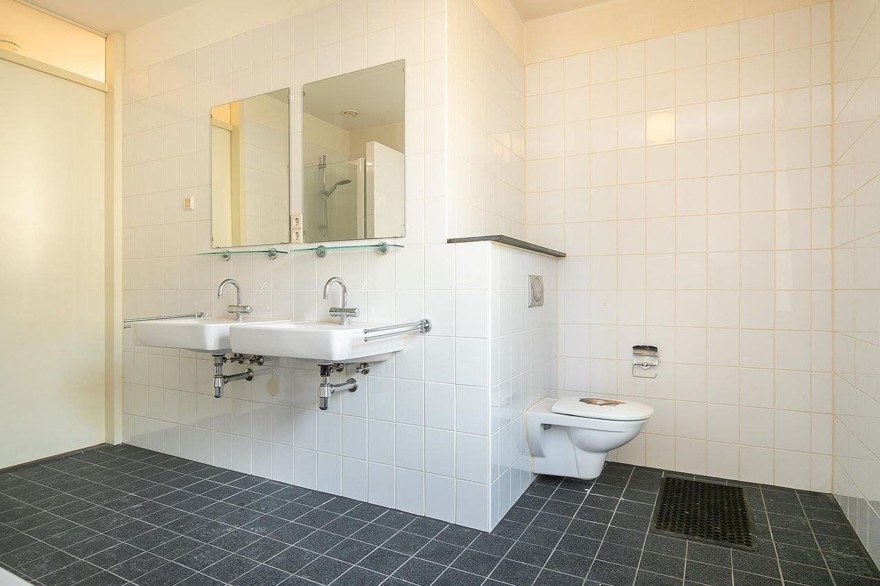 Spacious 4-room apartment in the heart of Bergen op Zoom - Image 16