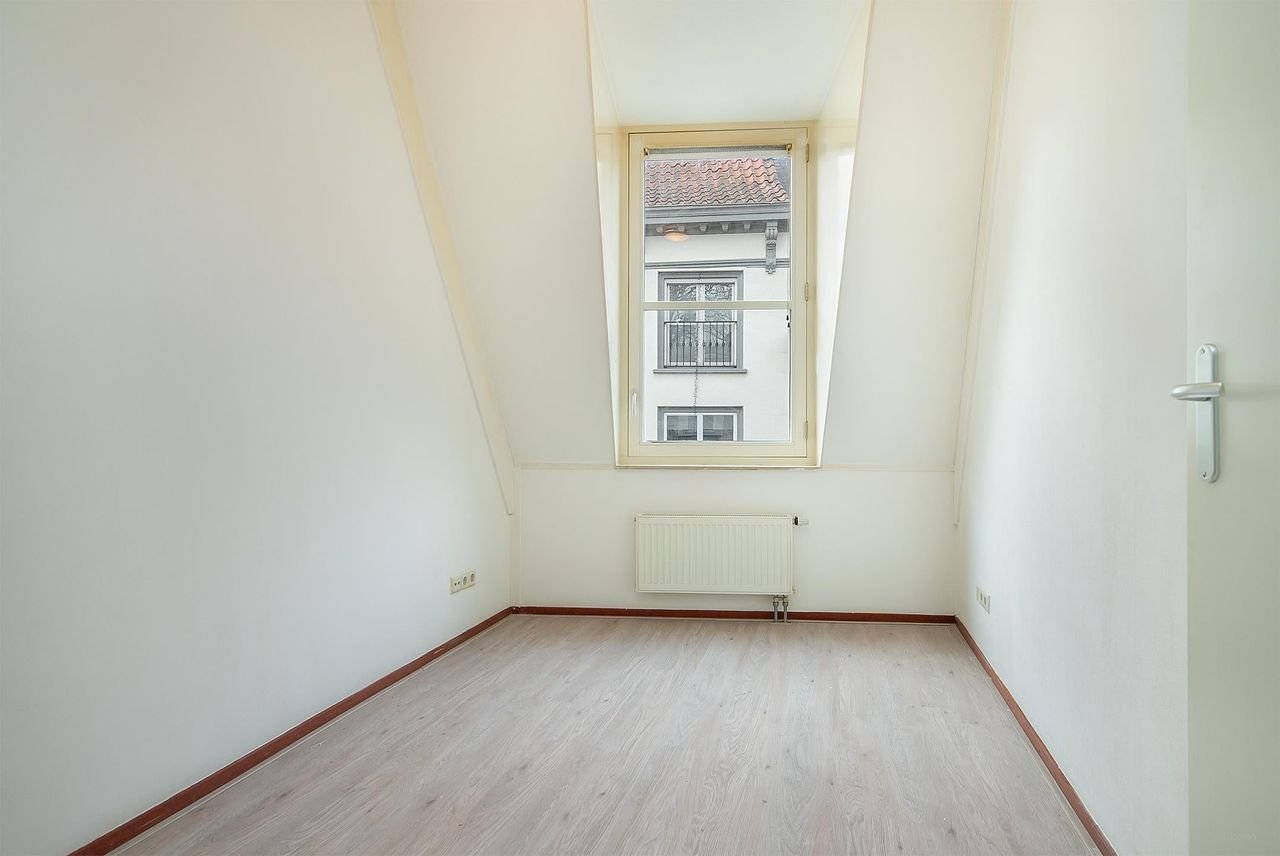 Spacious 4-room apartment in the heart of Bergen op Zoom - Image 8