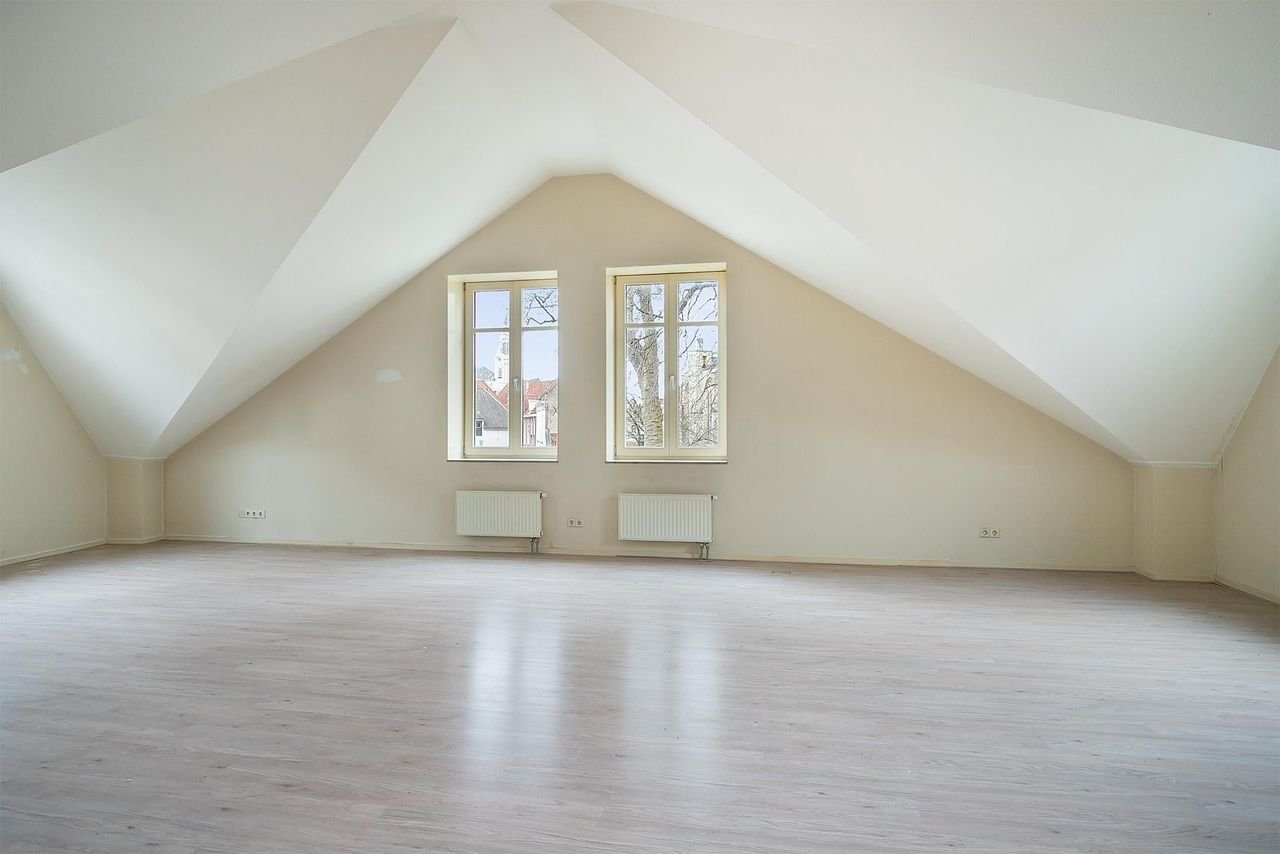 Spacious 4-room apartment in the heart of Bergen op Zoom - Image 3