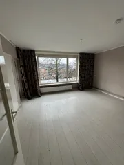 Licht 3-kamer appartement met zonnig balkon