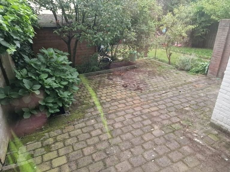 Benedenwoning met voor- en achtertuin - Afbeelding 9