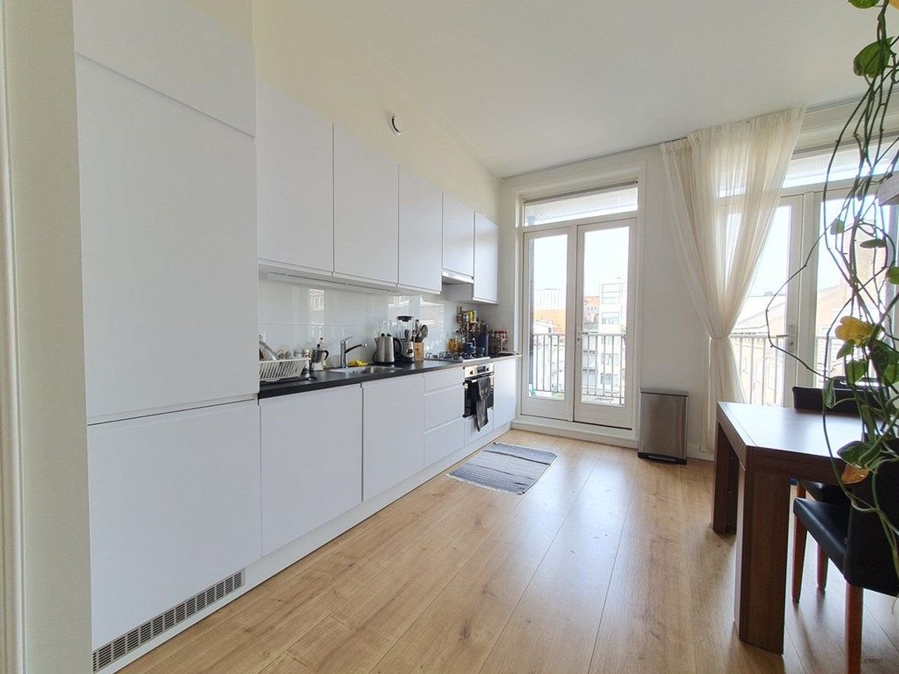 Gerenoveerd appartement met 3 balkons - Afbeelding 5