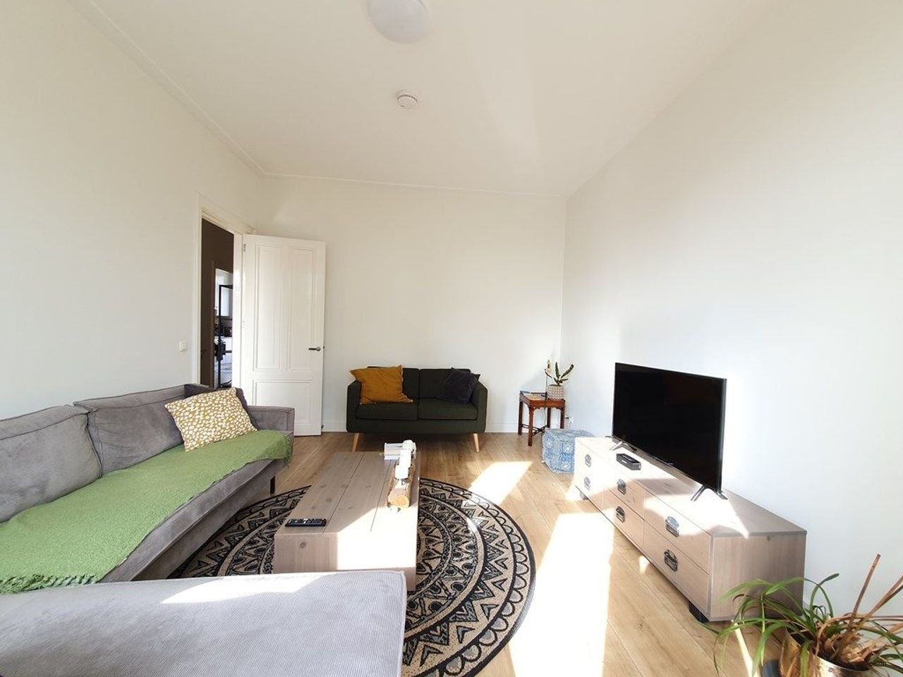 Gerenoveerd appartement met 3 balkons - Afbeelding 2