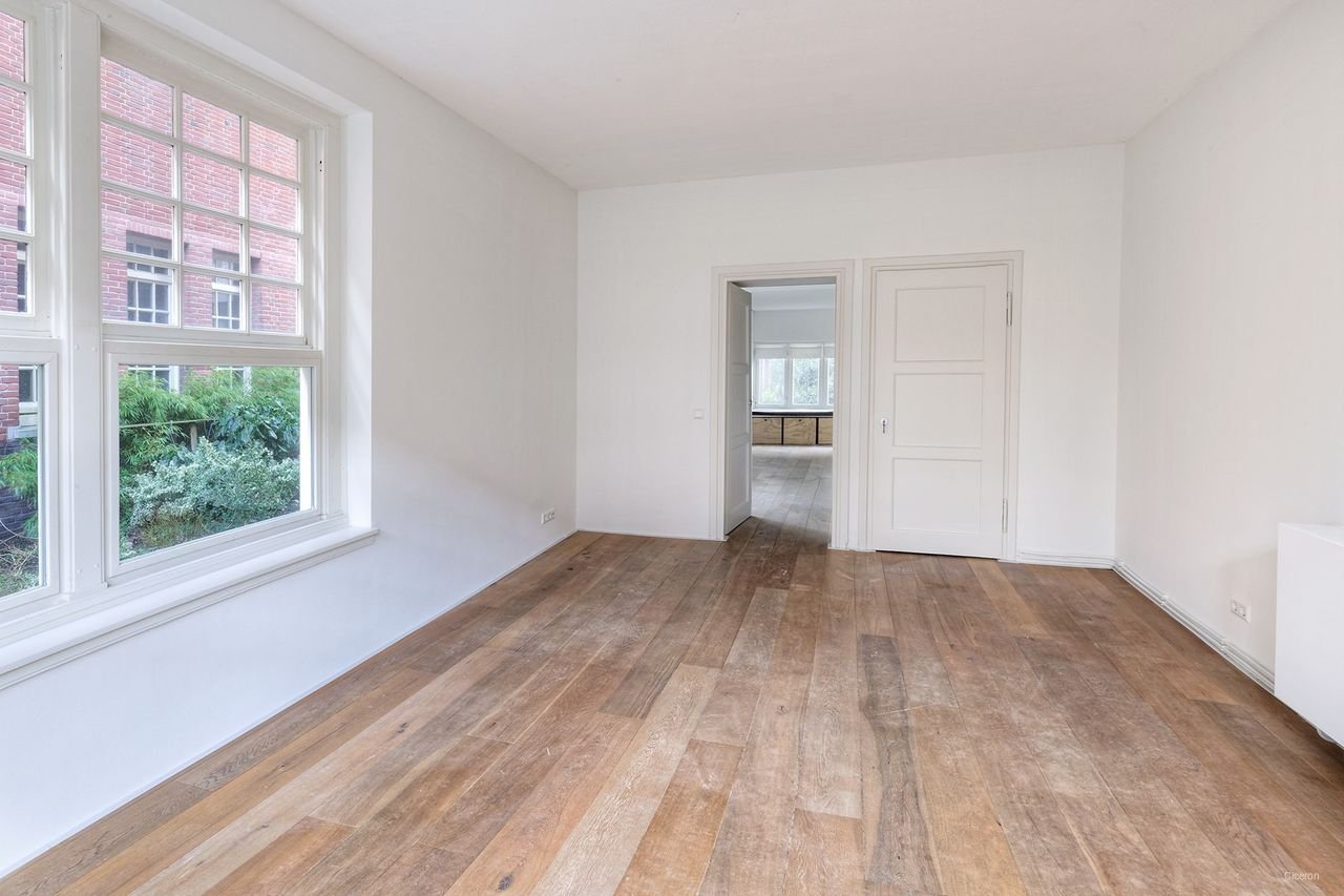 Licht hoekhuis in oude school Oost - Afbeelding 12