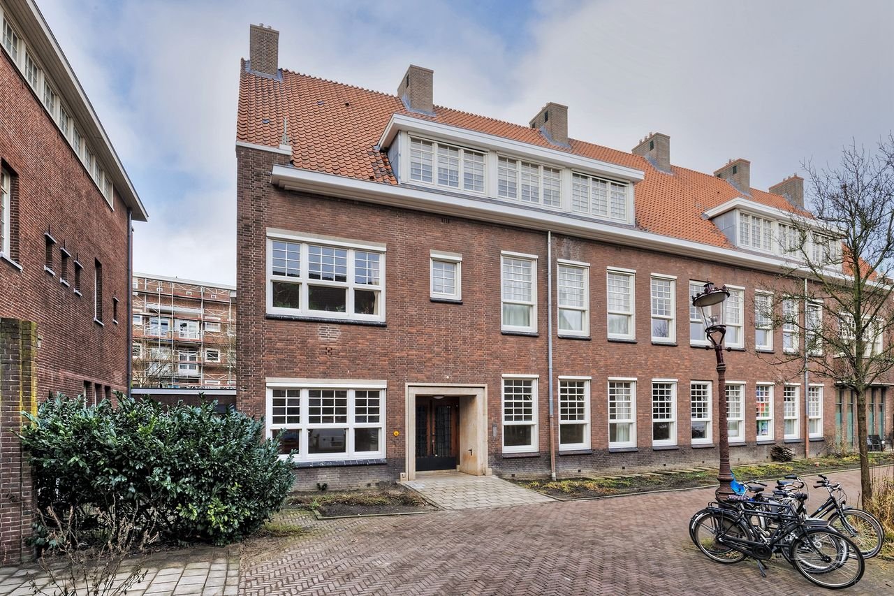Licht hoekhuis in oude school Oost - Afbeelding 1
