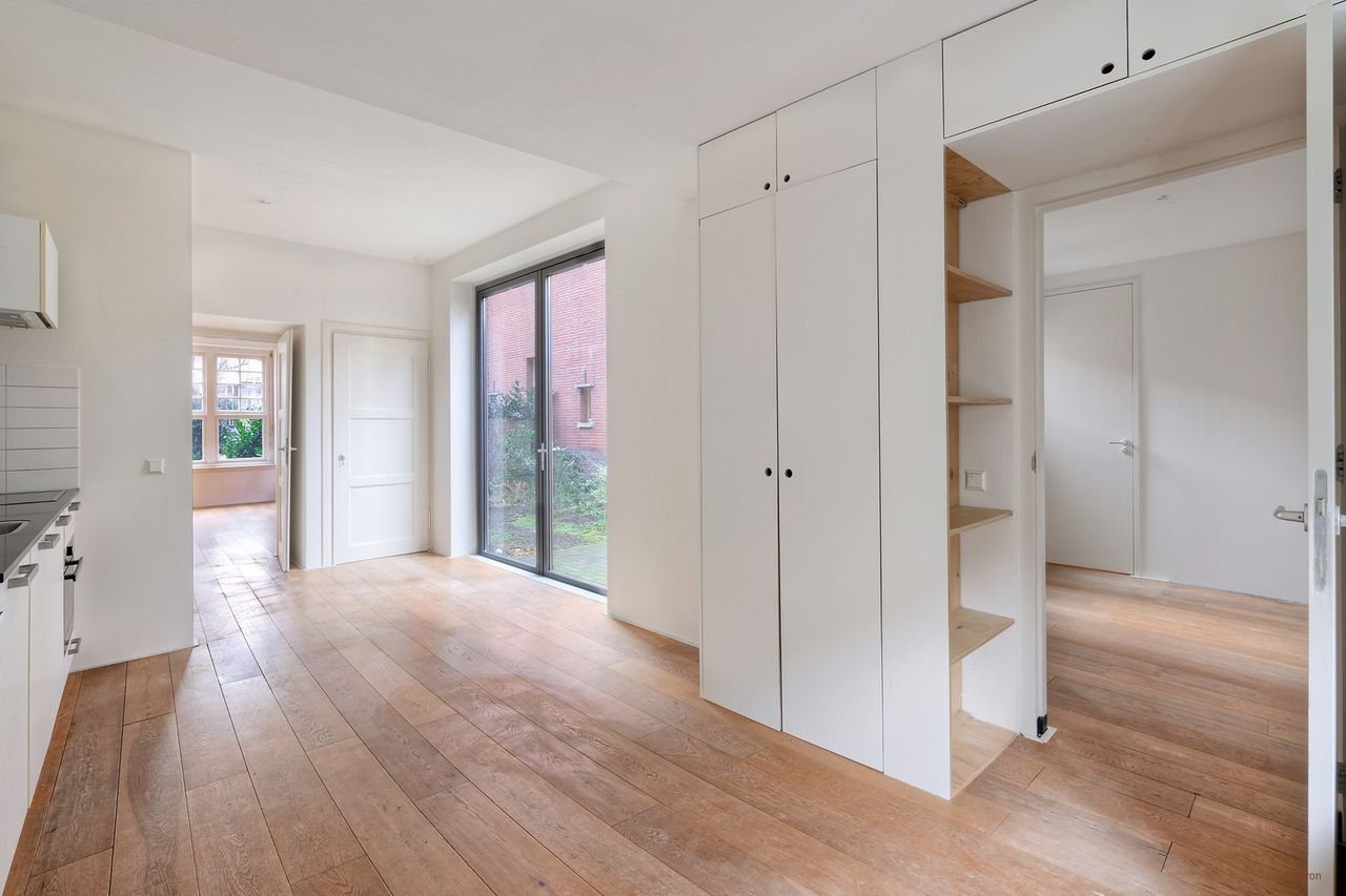 Licht hoekhuis in oude school Oost - Afbeelding 8