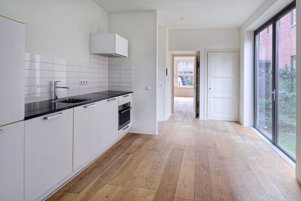 Licht hoekhuis in oude school Oost - Afbeelding 9