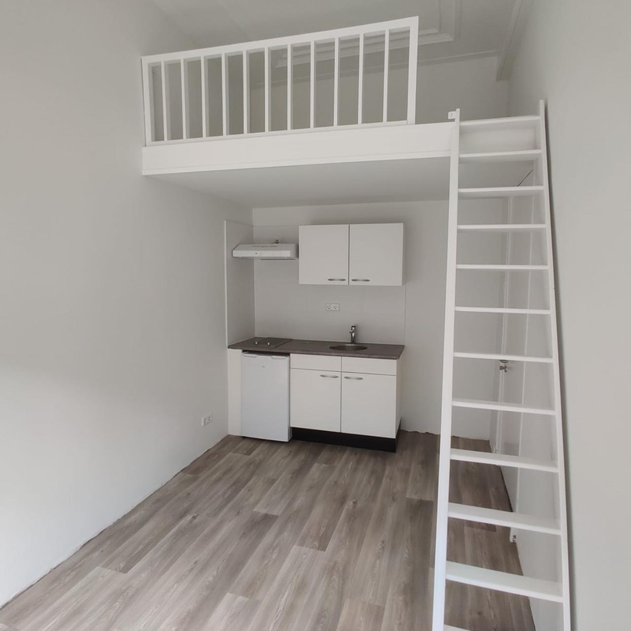 2 rooms with balcony near the station - Image 2