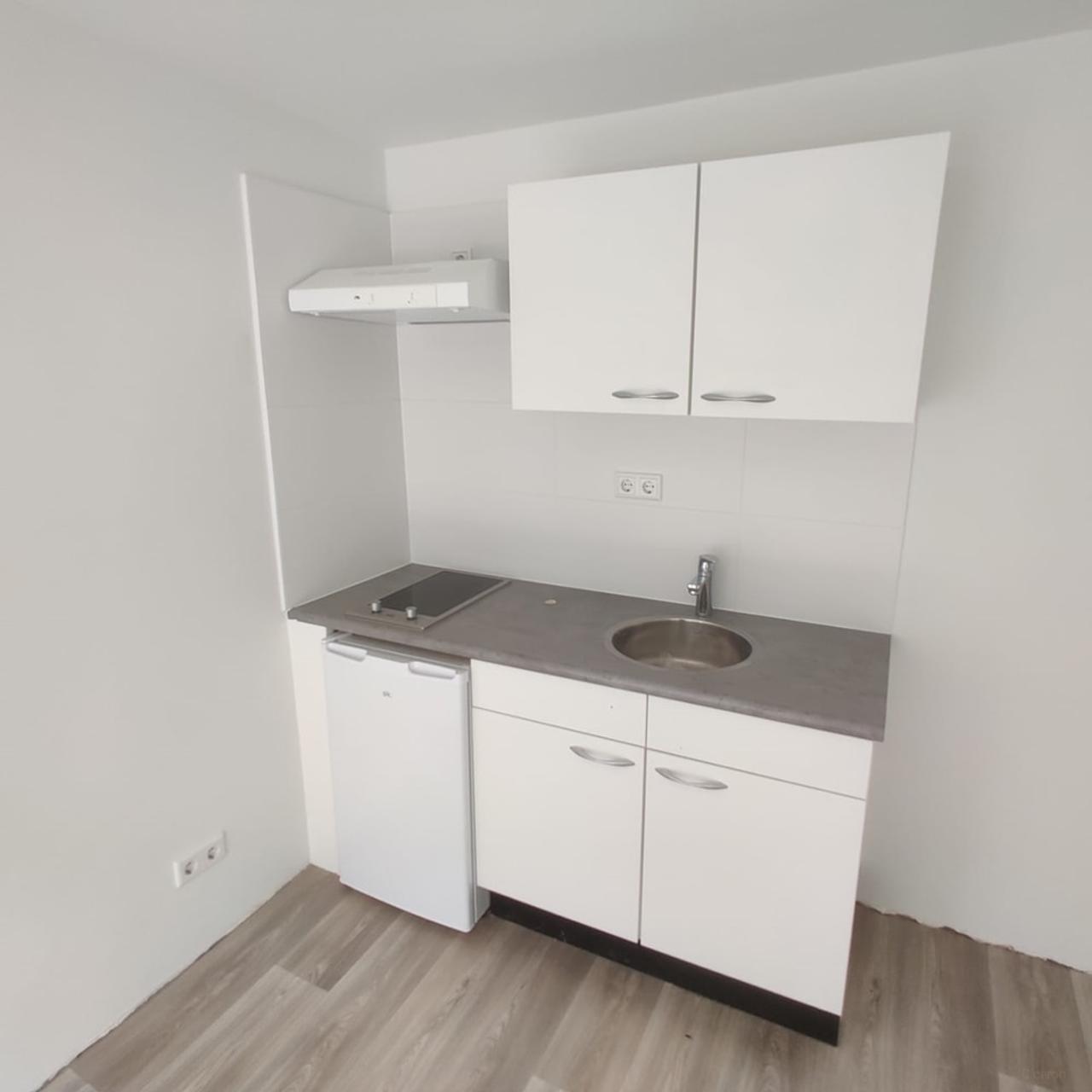 2 rooms with balcony near the station - Image 3