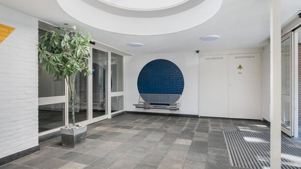 Apartment with large terrace in Leiden - Image 2