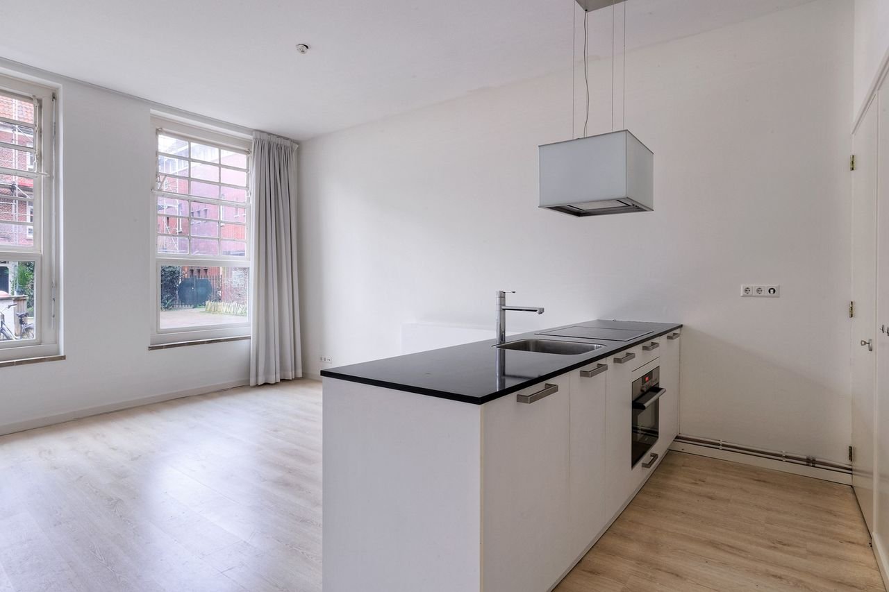 Benedenwoning in Oost met enorme tuin - Afbeelding 8