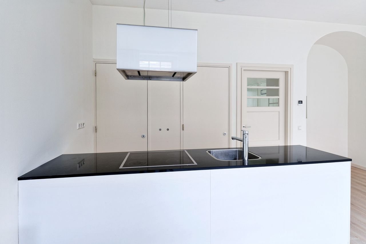 Benedenwoning in Oost met enorme tuin - Afbeelding 17