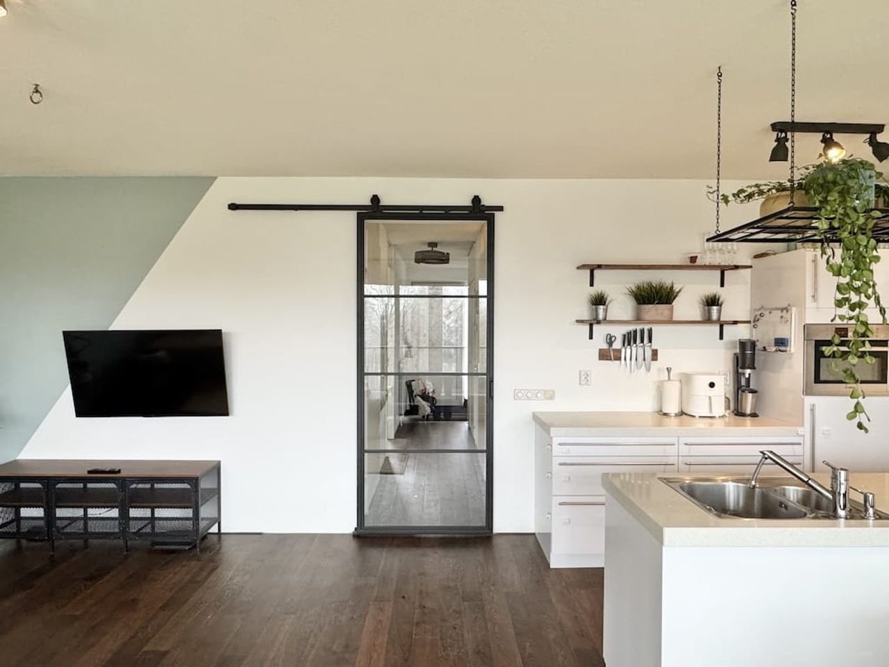 Licht 3-kamerappartement met balkon en parking - Afbeelding 8