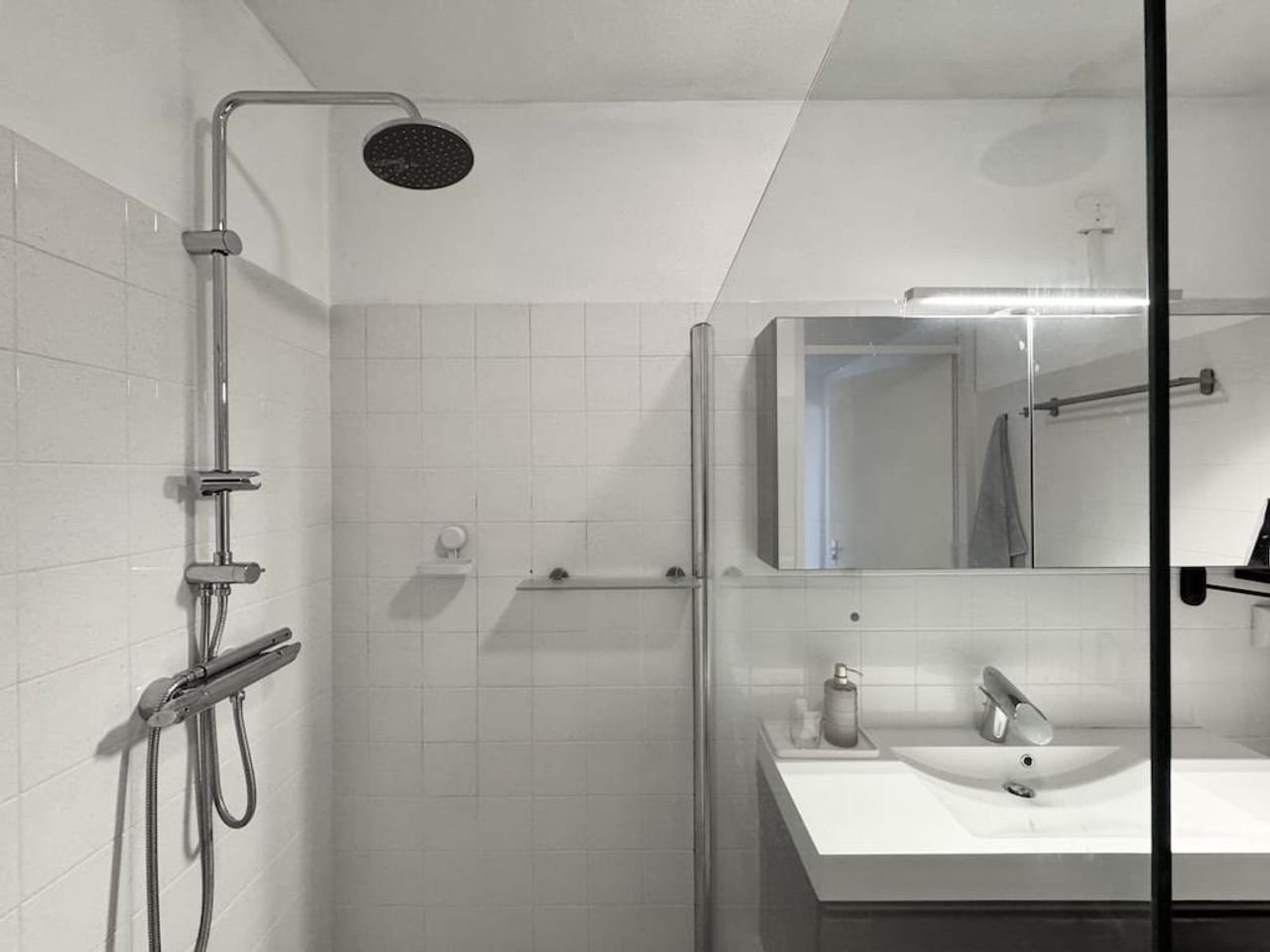 Licht 3-kamerappartement met balkon en parking - Afbeelding 16