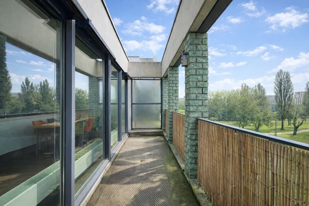 Licht 3-kamerappartement met balkon en parking - Afbeelding 2