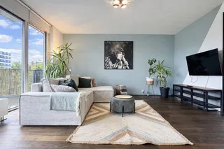 Licht 3-kamerappartement met balkon en parking