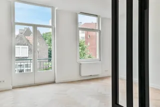 Gerenoveerd appartement met twee balkons