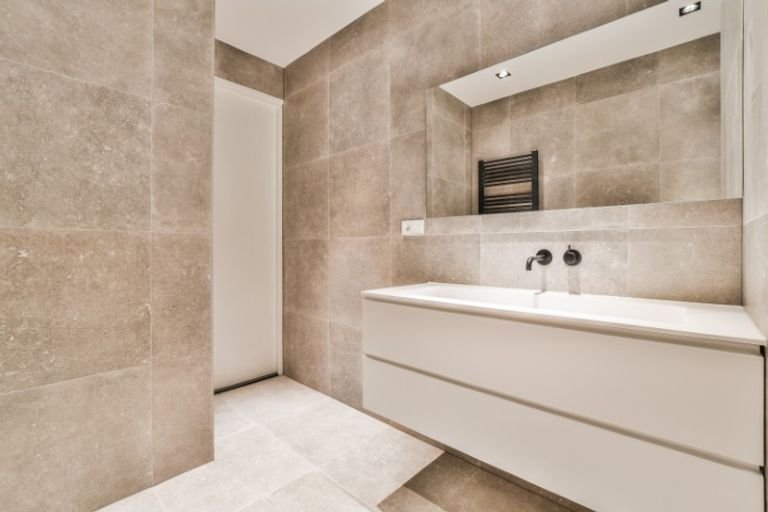 Gerenoveerd appartement met twee balkons - Afbeelding 19