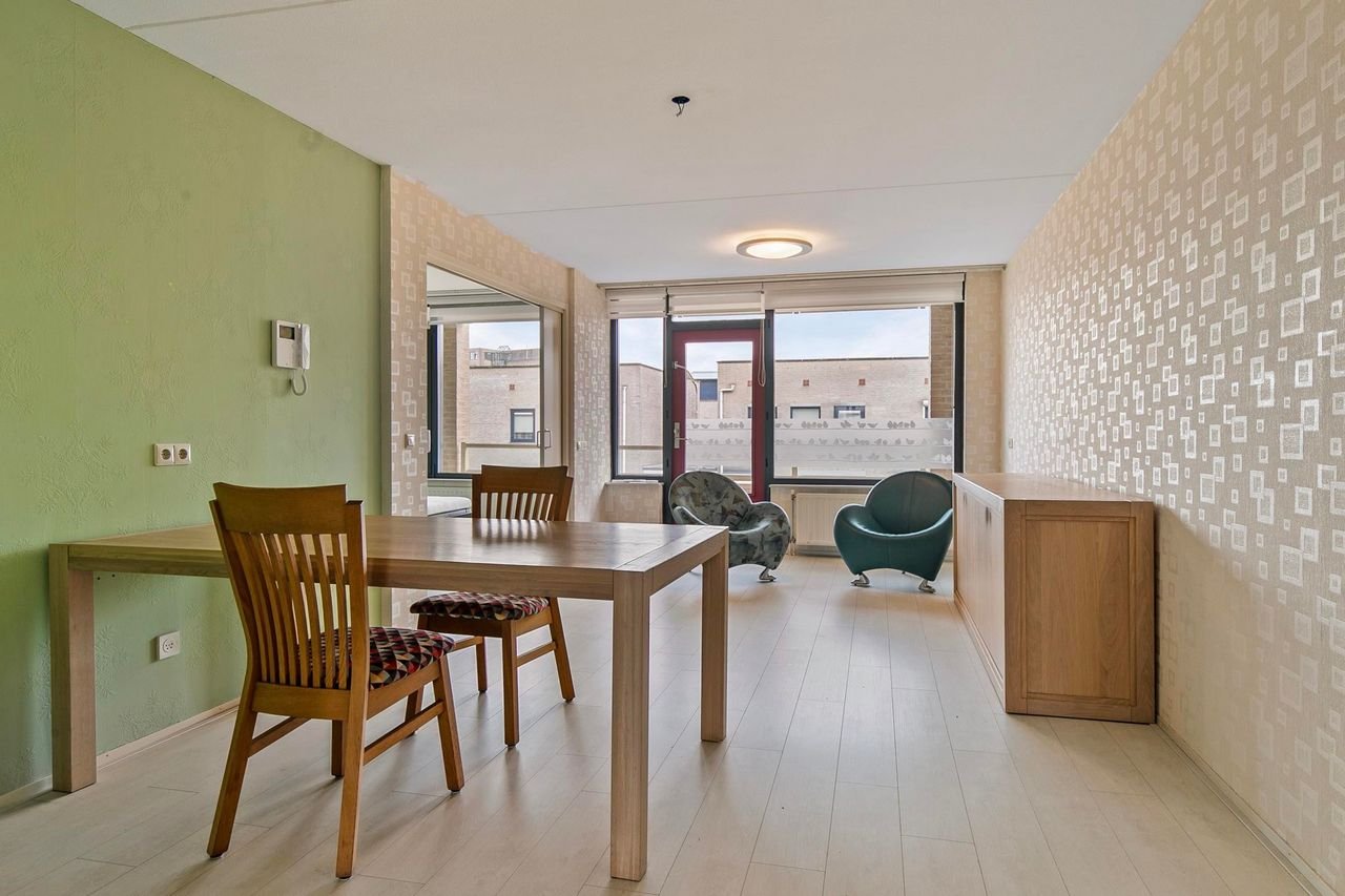 Comfortable 2-bedroom apartment (55+) - Image 4