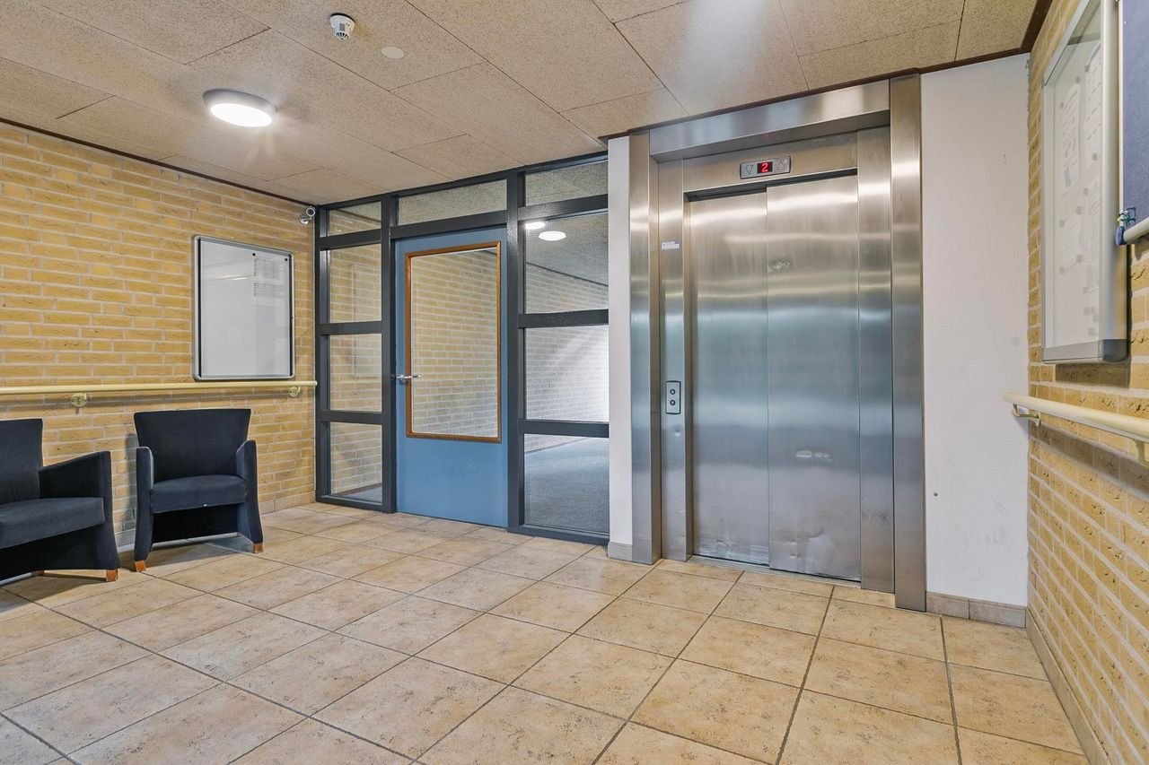 Comfortable 2-bedroom apartment (55+) - Image 2