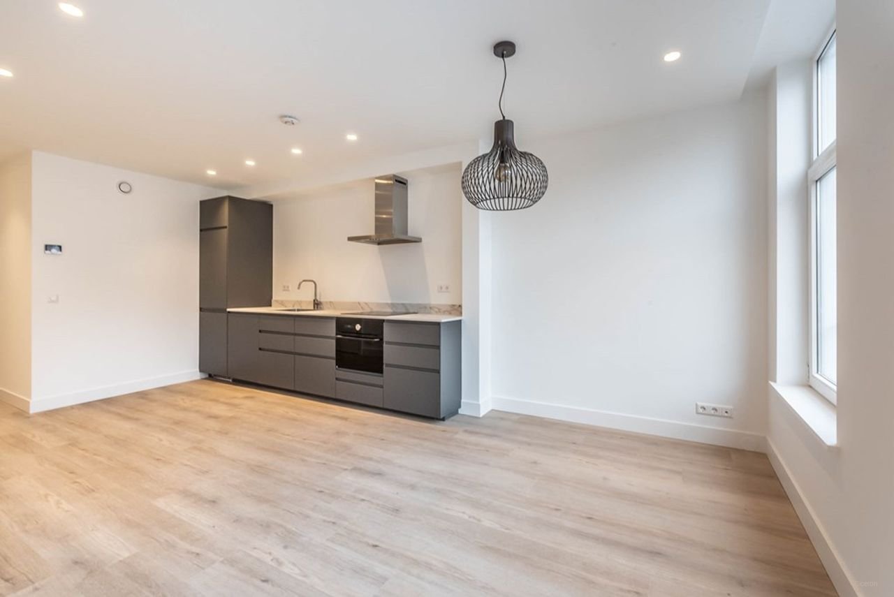 Gerenoveerd appartement met balkon in de Helmersbuurt - Afbeelding 4