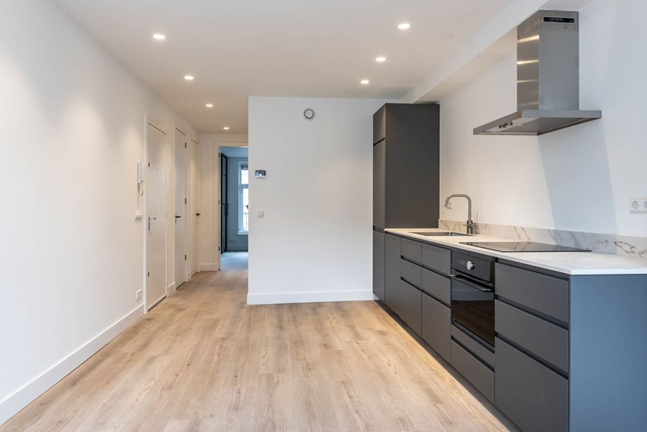 Gerenoveerd appartement met balkon in de Helmersbuurt - Afbeelding 5