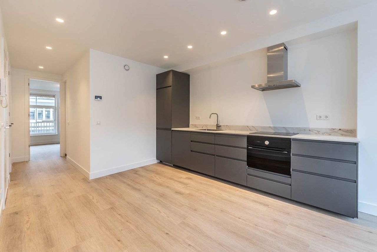 Gerenoveerd appartement met balkon in de Helmersbuurt - Afbeelding 7