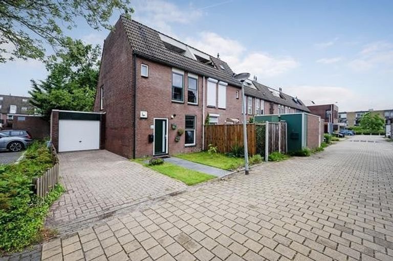 Moderne hoekwoning met garage in Lelystad - Afbeelding 1