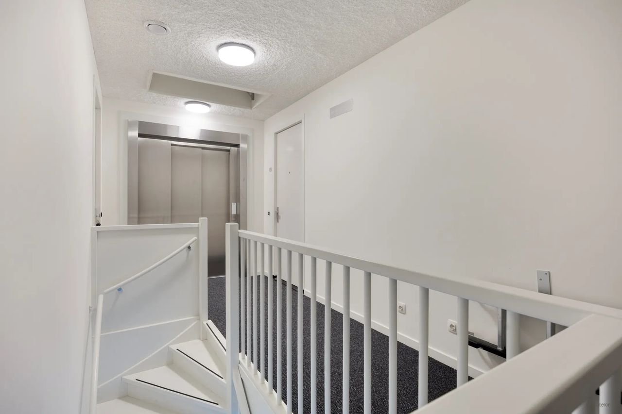 New-build top-floor apartment with sunny terrace - Image 21