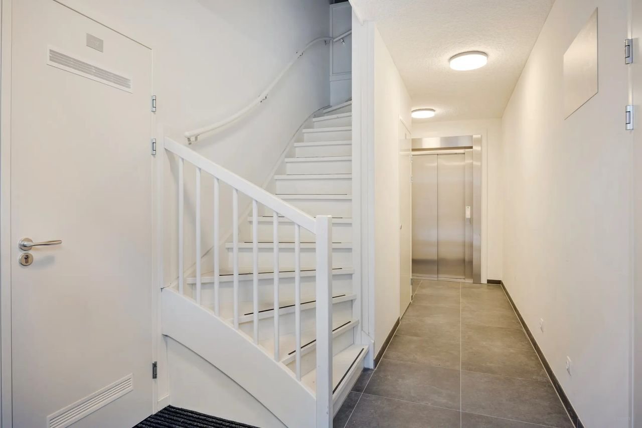 New-build top-floor apartment with sunny terrace - Image 22