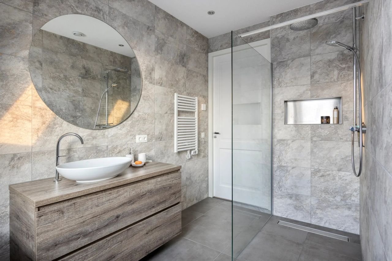 New-build top-floor apartment with sunny terrace - Image 17