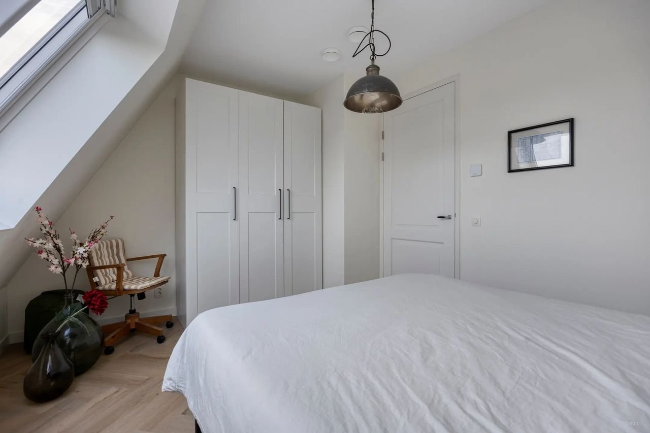 New-build top-floor apartment with sunny terrace - Image 14