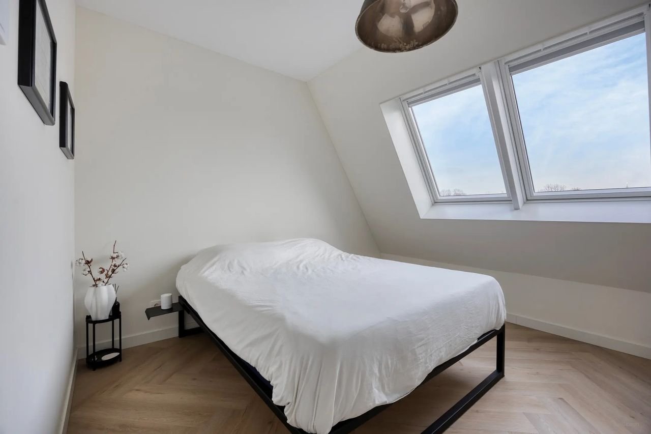 New-build top-floor apartment with sunny terrace - Image 15