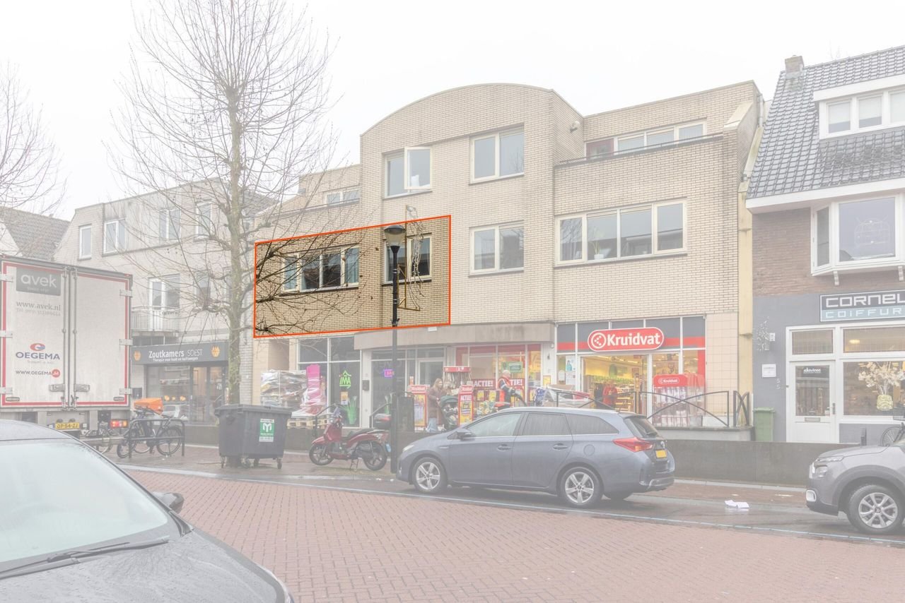 Spacious apartment on Van Weedestraat - Image 1