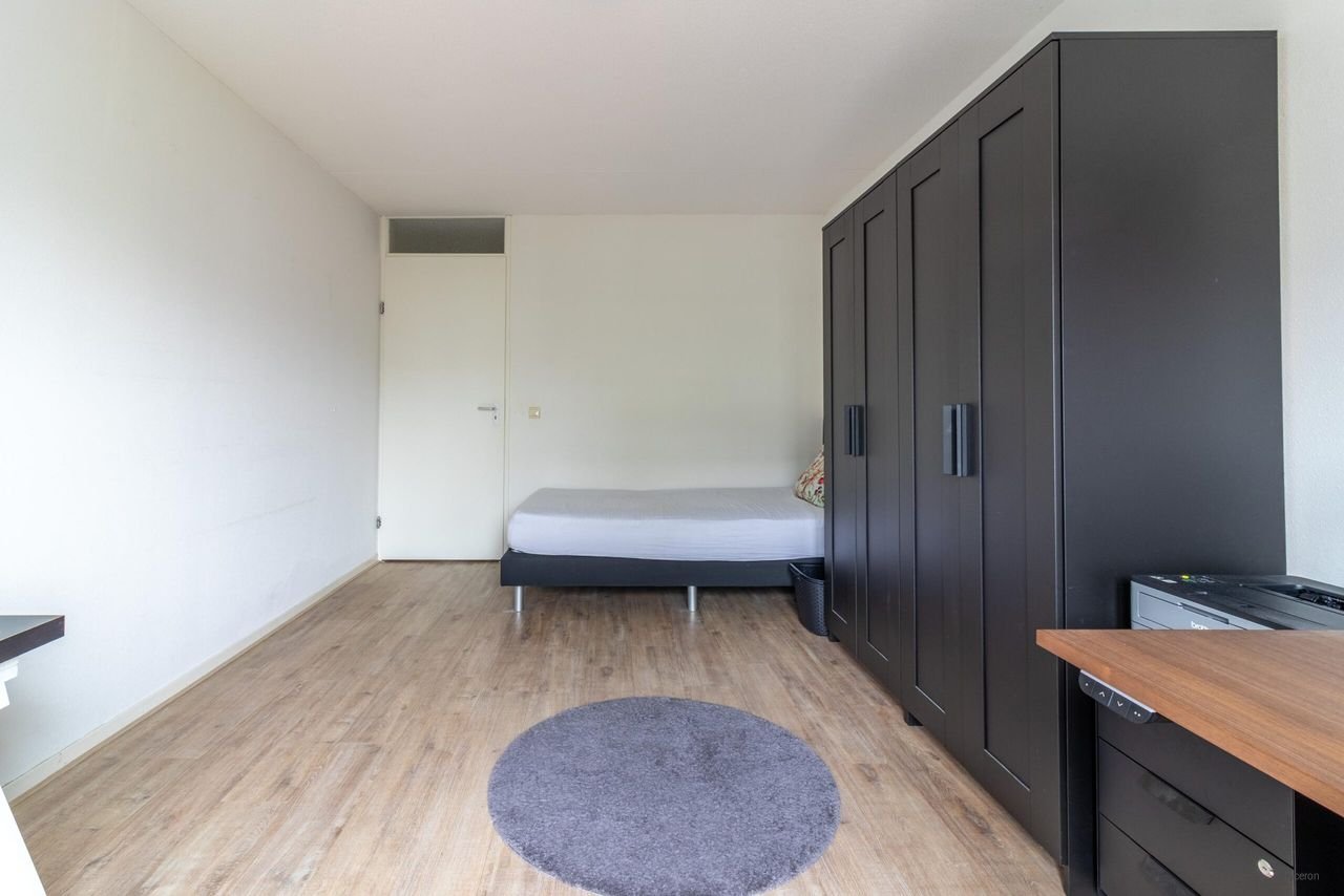 Spacious apartment on Van Weedestraat - Image 11