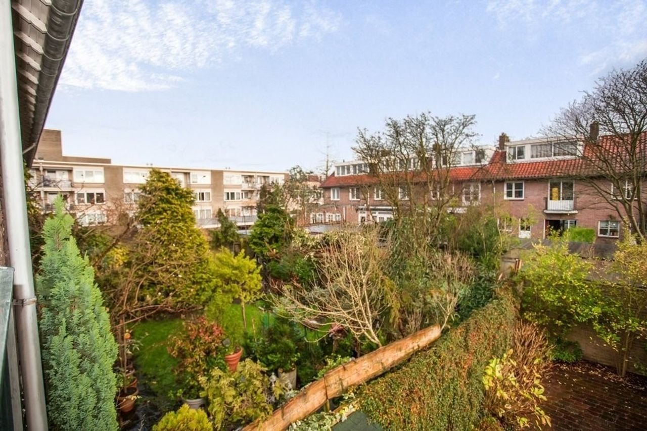 Bright two-story home - Image 9