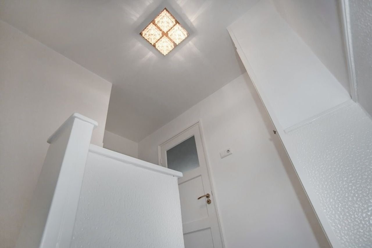 Bright two-story home - Image 17