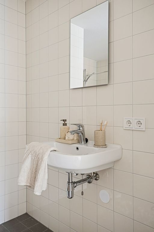 Modern living in the iconic Inde Lanscroon - Image 33