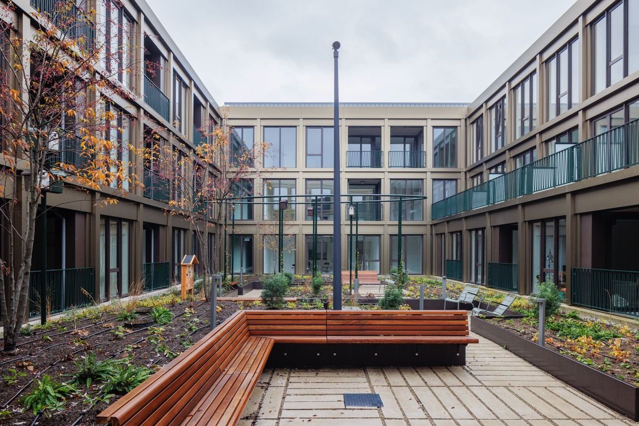 Modern living in the iconic Inde Lanscroon - Image 38